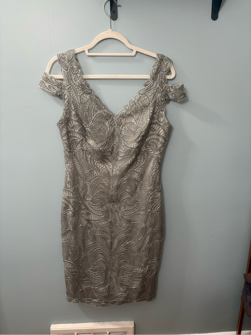 NWT - Tadashi Shoji Metallic Lace Cocktail Dress - Silver